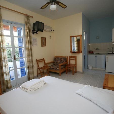 Idroussa Apartman Bací Szoba fotó
