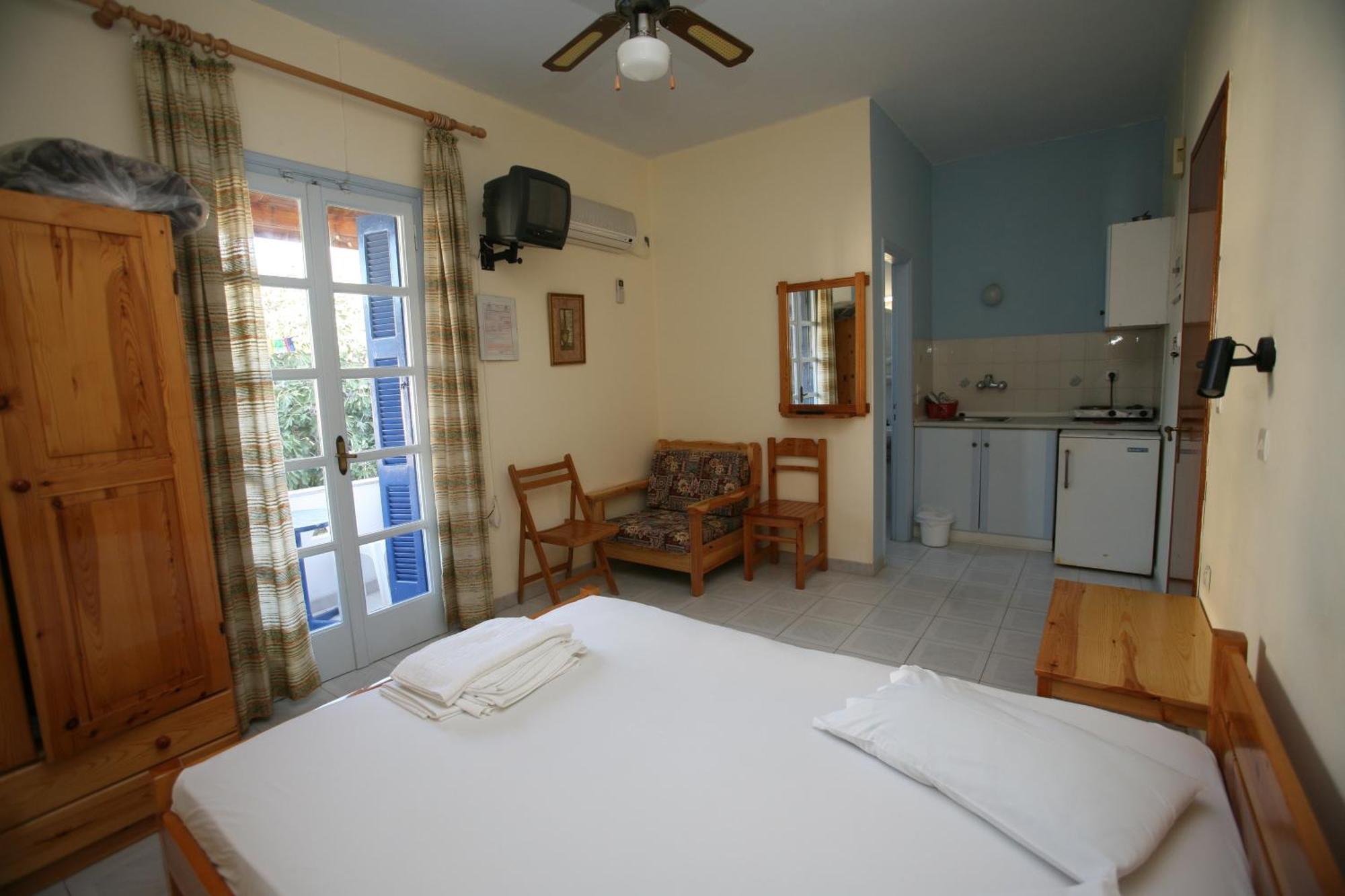 Idroussa Apartman Bací Szoba fotó